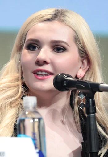 Abigail Breslin — Biography