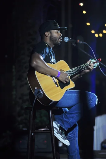 Ayron Jones — Biography
