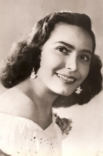 Carmen Salinas — Biography