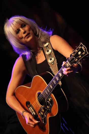 Emmylou Harris — Biography