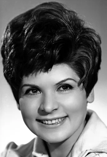 Eszter Tamási — Biography
