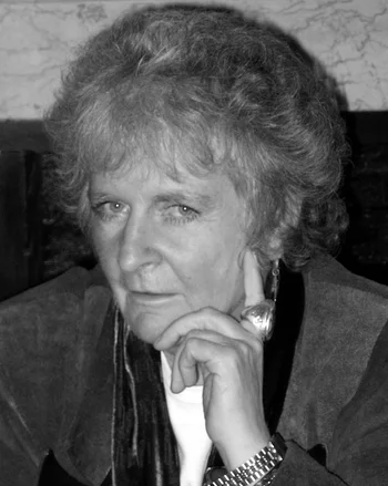 Maggi Hambling — Biography
