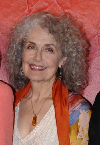 Mary Beth Peil — Biography