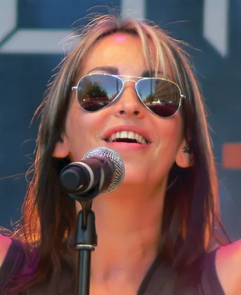 Natalie Appleton — Biography