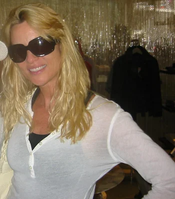 Nicollette Sheridan — Biography