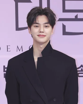 Song Kang — Biography